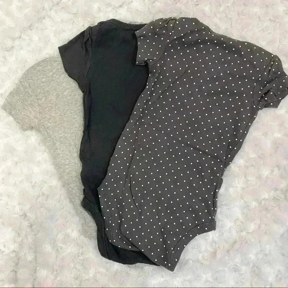 Carter’s Girls Onesie 3 piece Set - Picture 2 of 8